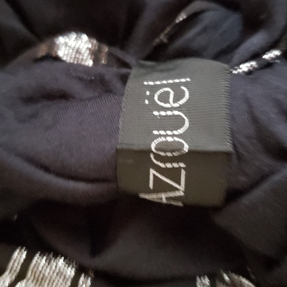 Designer Scarf in silver and black - Picture 5 of 5